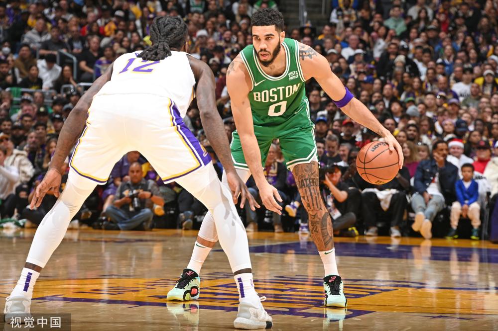 容不冒犯其 容不冒犯其