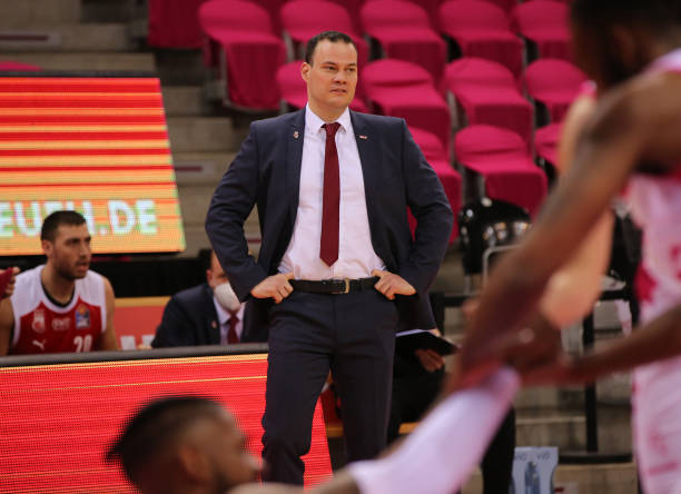 赛场中防守 赛场中防守