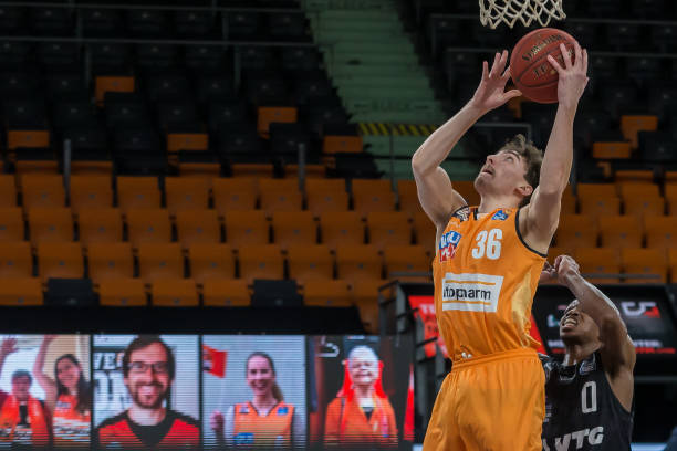 锦标赛上 锦标赛上